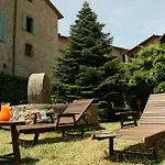 Castello Di - Residenza D'epoca Bed & Breakfast 4*