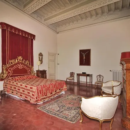 Castello Di - Residenza D'epoca Bed & Breakfast 4*