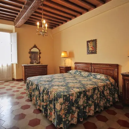 Bed & Breakfast Castello Di - Residenza D'epoca 4*