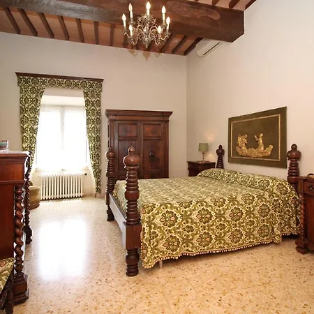 Castello Di - Residenza D'epoca Bed & Breakfast