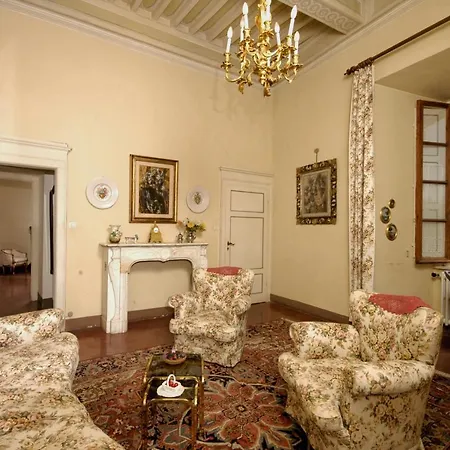 Bed & Breakfast Castello Di - Residenza D'epoca 4*