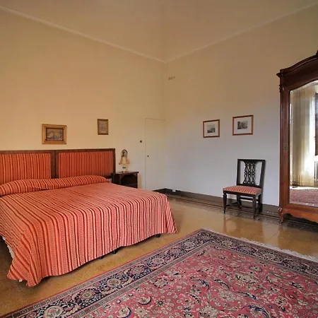 Castello Di - Residenza D'epoca Bed & Breakfast