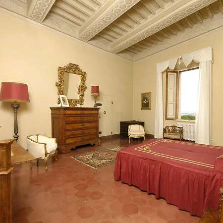 Castello Di - Residenza D'epoca Bed & Breakfast 4*