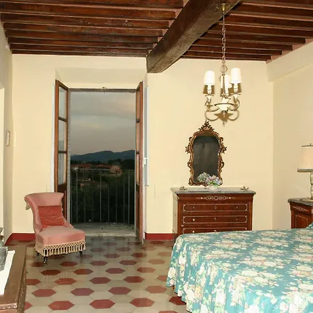 Bed & Breakfast Castello Di - Residenza D'epoca 4*