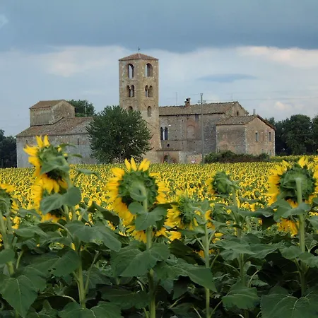Castello Di - Residenza D'epoca Bed & Breakfast Sovicille